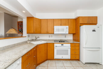 #201 - 2433 Bellevue Avenue